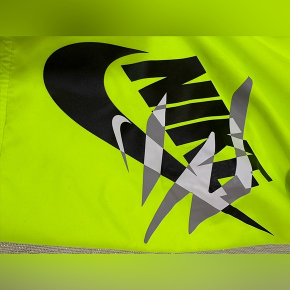 NIKE Neon Green Yellow Gradient Board Shorts Swim Trunks size 4-5 small - Picture 3 of 8